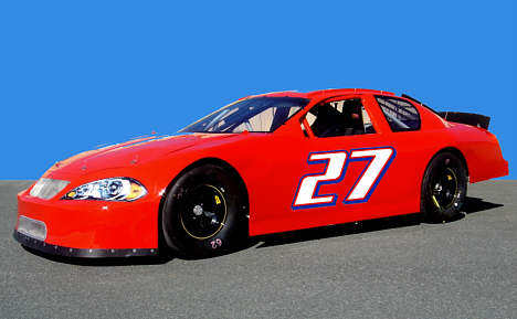 En Speedcar Series racer ligner til forveksling en NASCAR racer.